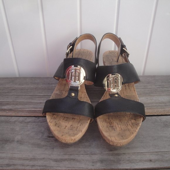 Tommy Hilfiger Wedge Shoes Black with Gold TH Logo Size 9 - Picture 3 of 7